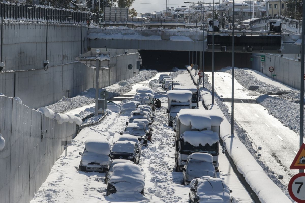 Συγκλονιστική μαρτυρία: Έλιωνα χιόνι στην Αττική Οδό για να πάρω τα φάρμακά μου