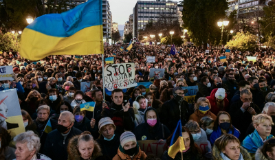 «Stop Putin»: Συγκέντρωση συμπαράστασης στην Ουκρανία στο Σύνταγμα