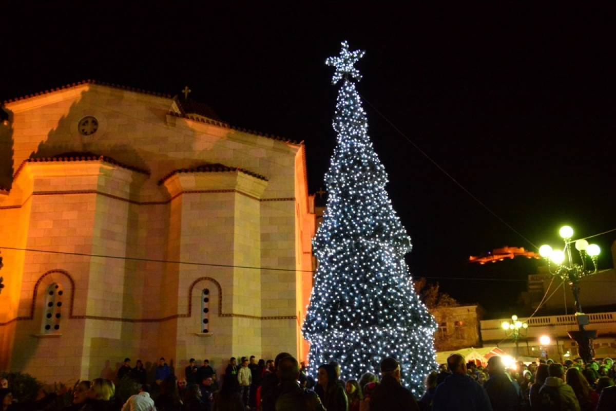 Χριστουγεννιάτικο δέντρο: Η ιστορία του - Πότε άρχισε το έθιμο στην Ελλάδα