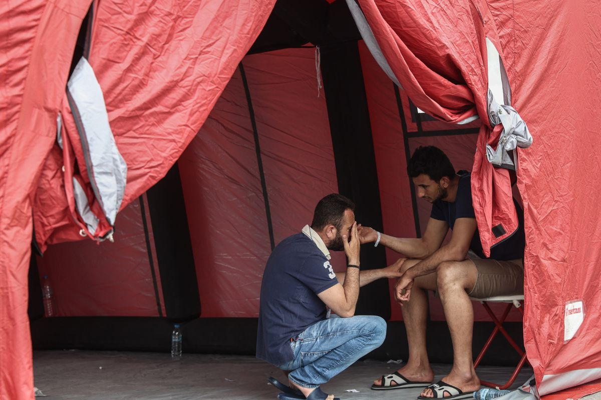 Φόβοι για 500 νεκρούς από το ναυάγιο: Σβήνουν οι ελπίδες για επιζώντες - Στη Μαλακάσα οι 104 μετανάστες