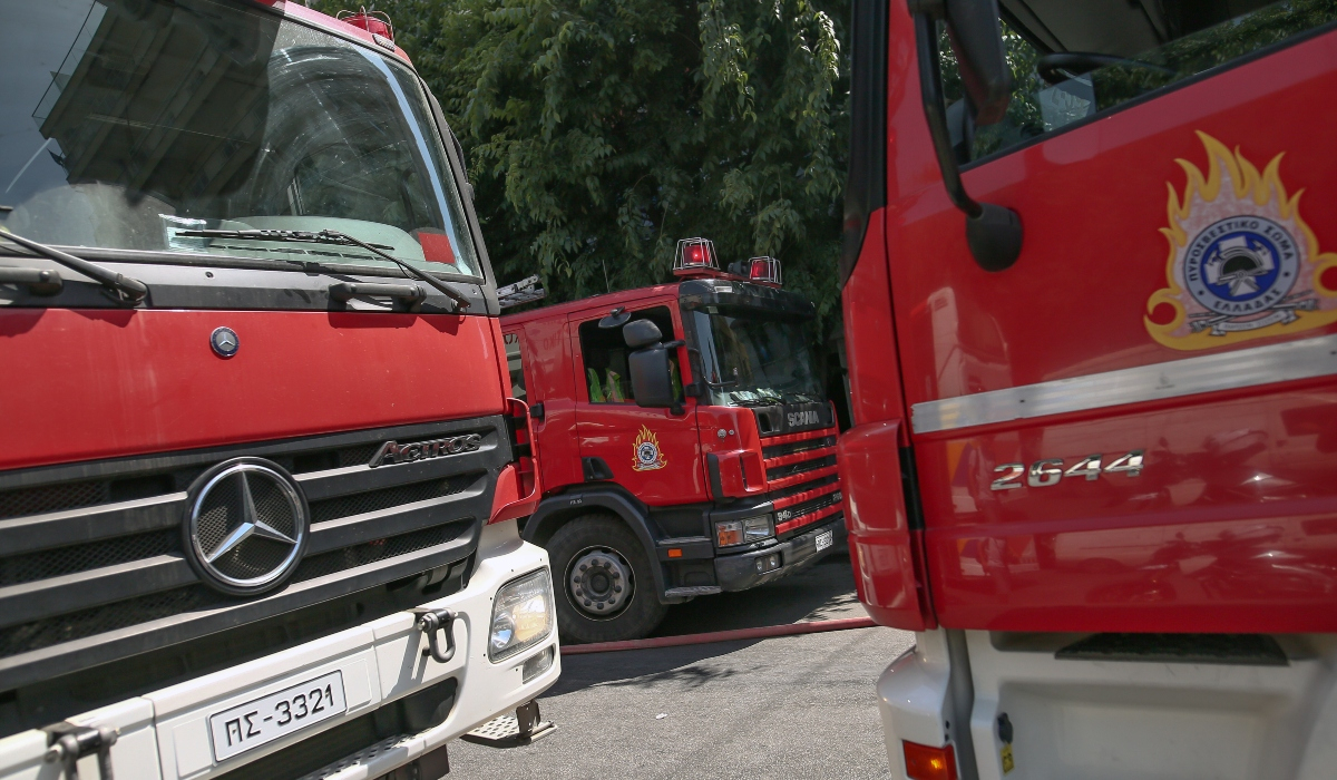 Τρεις προσαγωγές για την φωτιά που ξέσπασε στα Καλύβια - Τι εξετάζουν οι Αρχές