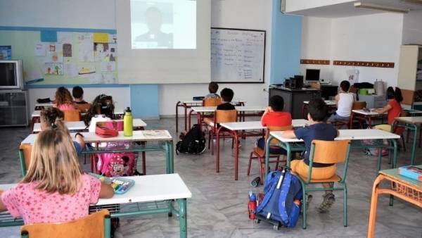 Λείπουν 20.000 εκπαιδευτικοί - Το 85% των μαθητών στην Αττική κάνει μάθημα σε τμήματα με περισσότερους από 17 μαθητές