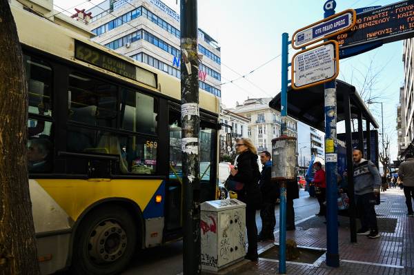 Οδηγός λεωφορείου καλεί την αστυνομία κι αρνείται την είσοδο σε ΑμΕΑ
