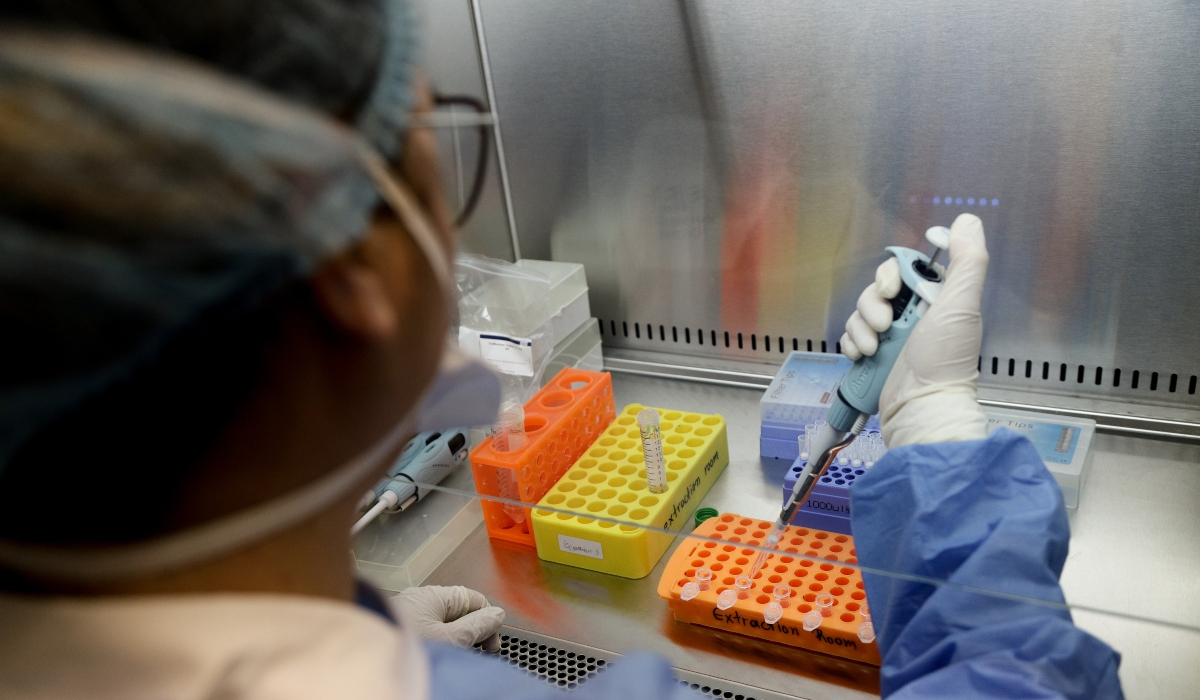 Μετάλλαξη Ομικρον: Οι επιστήμονες εντόπισαν «κρυφή» παραλλαγή, δεν την ανιχνεύουν τα PCR