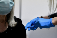 Γαλλία: Υποχρεωτικό εμβολιασμό του ιατρονοσηλευτικού προσωπικού εισηγούνται οι επιστήμονες