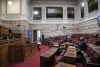 Βουλή: Κύμα αντιδράσεων για τη στοχευμένη απαγόρευση συναθροίσεων