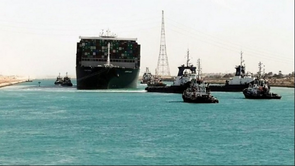 Διώρυγα του Σουέζ: Ξεκίνησε η διέλευση των πλοίων - Σε τρεις μέρες η αποκατάσταση