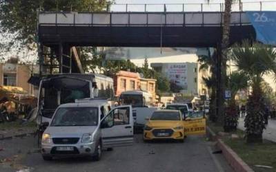 Συναγερμός στην Κωνσταντινούπολη: Λεωφορείο έπεσε πάνω σε πεζούς