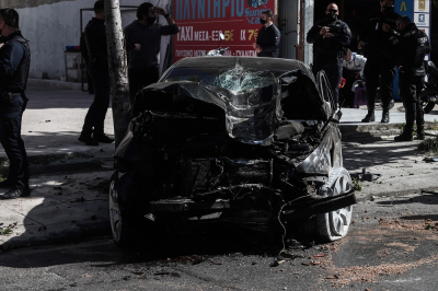Λιοσίων: Οι πρώτες εικόνες από το αμάξι μετά την τρελή καταδίωξη με τραυματίες