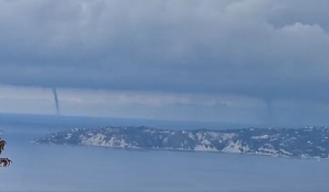 Κεφαλονιά: «Δίδυμοι» υδροστρόβιλοι στο νησί (Βίντεο)