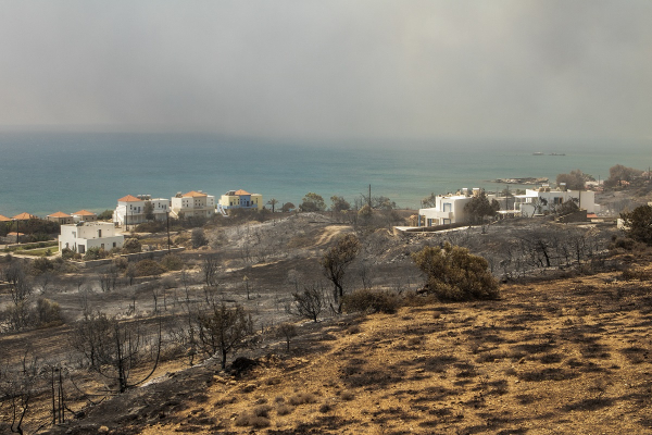 Φωτιά στη Ρόδο: Στάχτη πάνω από 145.000 στρέμματα - Δραματικές εικόνες από την καταστροφή