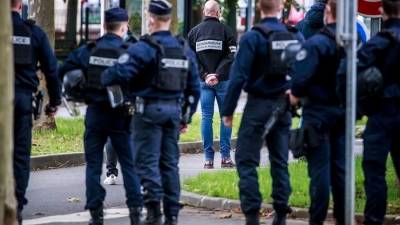 Γαλλία: Η στιγμή που αστυνομικοί εξουδετερώνουν τον 18χρονο που αποκεφάλισε τον καθηγητή