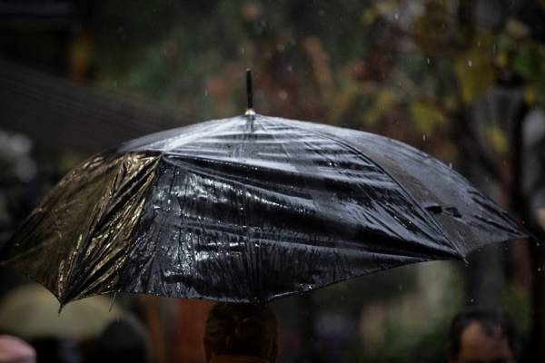 Καιρός: Βροχές και καταιγίδες σήμερα, ισχυρά τα φαινόμενα στο Ιόνιο