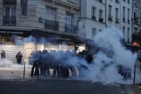 Παρίσι: Δεύτερη μέρα επεισοδίων - Βίαιες συγκρούσεις διαδηλωτών με την αστυνομία
