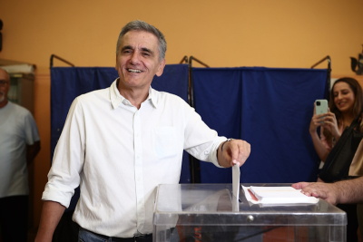 Εκλογές στον ΣΥΡΙΖΑ - Ψήφισε ο Τσακαλώτος: «Μπορεί η χώρα να αλλάξει το παράδειγμα και να φέρει το κάτι καινούργιο»