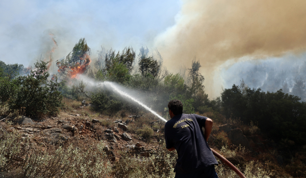 Φωτιά τώρα στη Στράτο Αγρινίου - Σηκώθηκαν δύο αεροπλάνα
