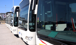 Ένα χρόνο μετά το πρώτο lockdown βγαίνουν στους δρόμους τα πρώτα 40 νέα λεωφορεία