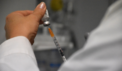 Γερμανία: Εμβολιασμός εφήβων 12-17 ετών και αναμνηστική δόση στους ηλικιωμένους