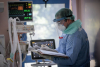 «Καταστροφικό μέτρο» ο περιορισμός χειρουργείων στο 80%, λένε οι γιατροί