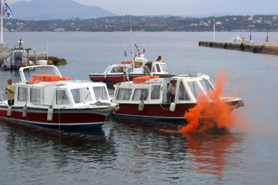 Βόλος: Ιδιοκτήτες θαλάσσιων ταξί ήρθαν στα χέρια μέσα στη θάλασσα