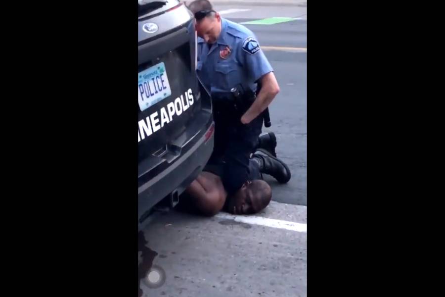 Σοκαριστικό βίντεο: Αστυνομικός στις ΗΠΑ σκοτώνει Αφροαμερικανό πατώντας τον στον λαιμό