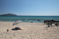 Η λίστα με τις 198 απάτητες παραλίες της Ελλάδας - Απαγορεύονται οι ξαπλώστρες
