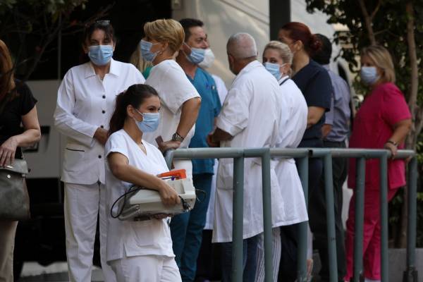 Ακυρώνουν το 80% των χειρουργείων λόγω κορονοϊού - Ομολογία αδράνειας καταγγέλουν ΣΥΡΙΖΑ και γιατροί
