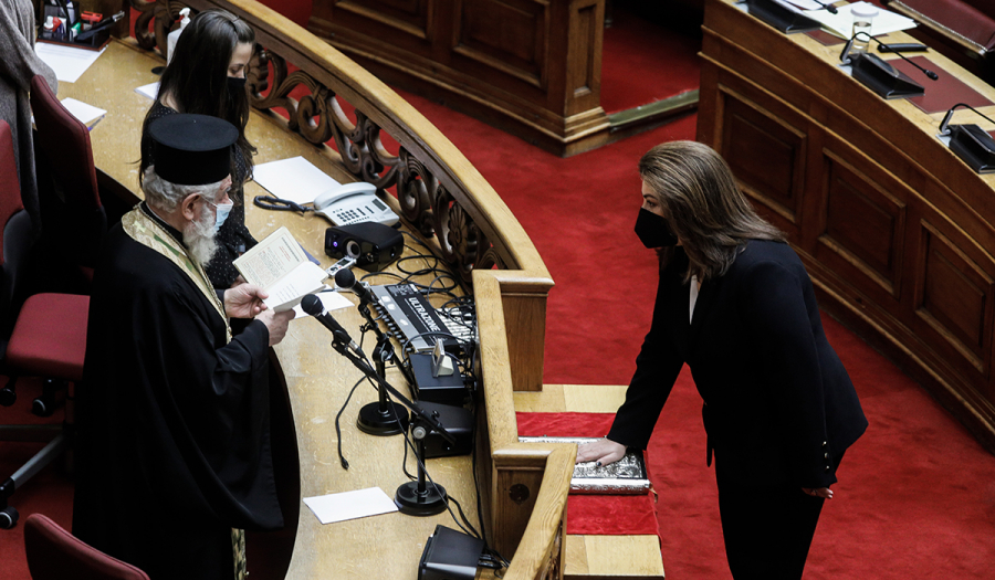 Βουλή: Ορκίστηκε η Τόνια Αντωνίου που καταλαμβάνει την έδρα που είχε η Φώφη Γεννηματά