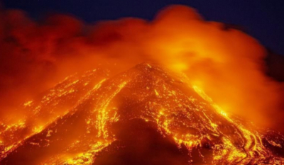 Απόκοσμες εικόνες από τις εκρήξεις του Κούμπρε Βιέχα - «Βρυχάται» το ηφαίστειο (Βίντεο)