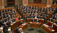 Το ουγγρικό κοινοβούλιο ανέβαλε την ψηφοφορία για την ένταξη της Σουηδίας στο ΝΑΤΟ