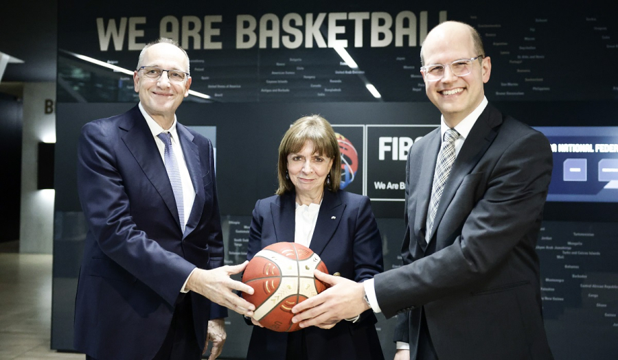 H Σακελλαροπούλου επισκέφθηκε τα γραφεία της FIBA - Στο ΣΕΦ ο τελικός του Ευρωμπάσκετ Γυναικών 2025
