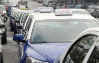 Θεσσαλονίκη: Οδηγός ταξί και πελάτης του πιάστηκαν στα χέρια
