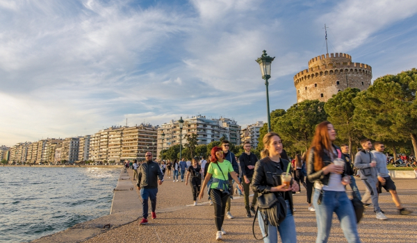 Κορονοϊός: «Βράζει» η Β. Ελλάδα - Οι 10 περιοχές με τη χειρότερη θετικότητα