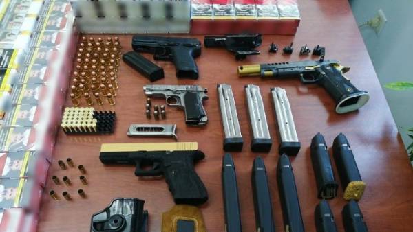 Μίνι οπλοστάσιο σε σπίτι 29χρονου στην Βέροια