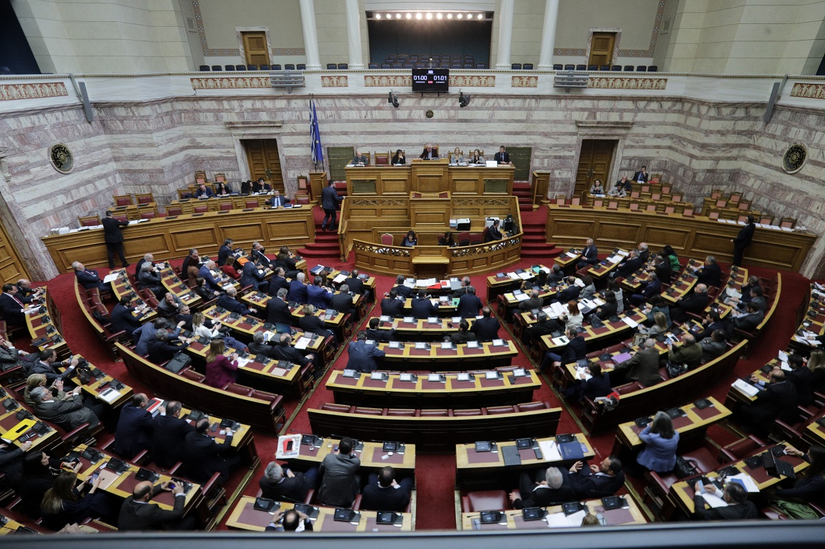 Ασφαλιστικό: Ψηφίζεται την Τετάρτη στη Βουλή ο «ατομικός κουμπαράς» - Μεγάλο «αγκάθι» παραμένει το περιβόητο κόστος μετάβασης