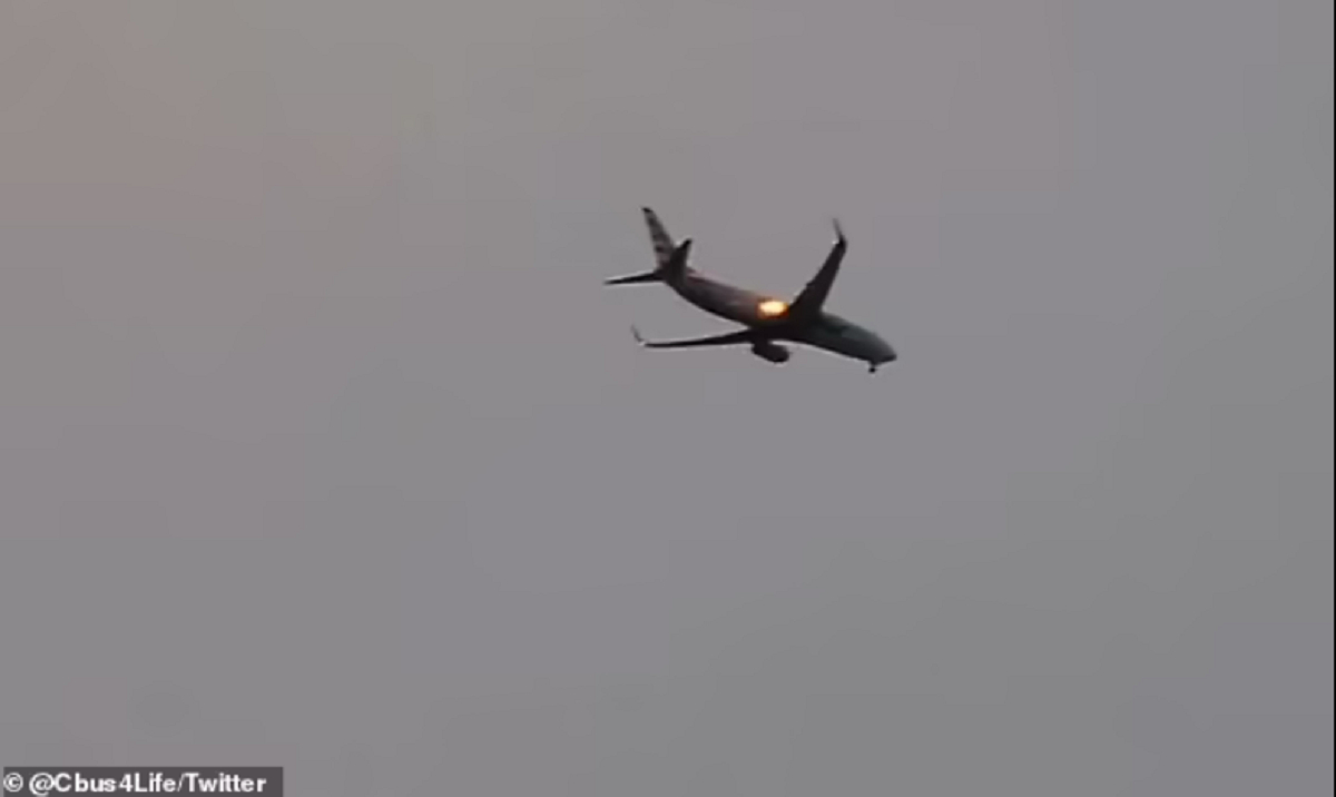 Κινητήρας αεροσκάφους έπιασε φωτιά εν πτήσει (βίντεο)