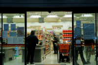 Επίσημο: Το ΦΕΚ με τις αλλαγές σε σούπερ μάρκετ, λιανεμπόριο και κομμωτήρια