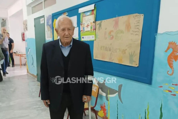 Viral ο 98χρονος παππούς από τα Χανιά - «Ίσως ψηφίσω ακόμα μία φορά»