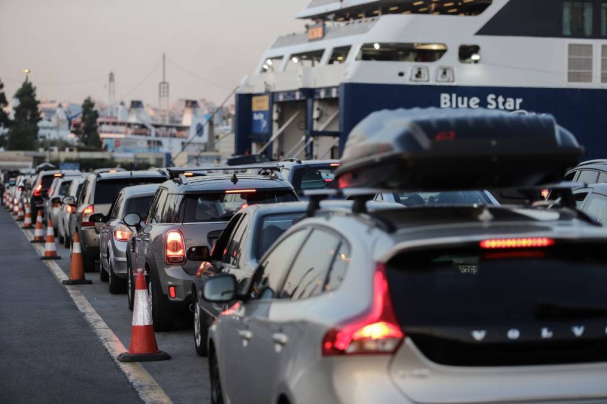 Αυξημένη κίνηση στο λιμάνι του Πειραιά: Αναχωρούν οι αδειούχοι του Αυγούστου - Μέτρα και κανόνες ασφαλείας