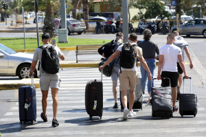 Βρετανία: Στο «πορτοκαλί» η Ελλάδα - Τρία τεστ και δέκα μέρες καραντίνα για τους ταξιδιώτες