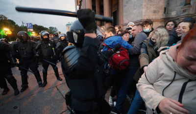 «Βράζει» η Ρωσία: Μαζικές συλλήψεις και άγρια καταστολή σε διαδηλώσεις για την επιστράτευση
