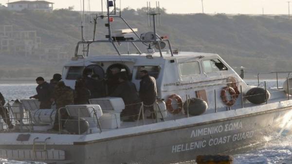 Συναγερμός στο Σαρωνικό: Επιβάτης του «Blue Star 2» έπεσε στη θάλασσα