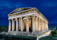 Εντυπωσιακές εικόνες από το φωτισμό στο ναό του Ηφαίστου και το μνημείο Φιλοπάππου