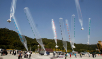 Βόρεια Κορέα: Ρίχνουν ευθύνες για τον κορονοϊό σε.. αερομεταφερόμενα μπαλόνια