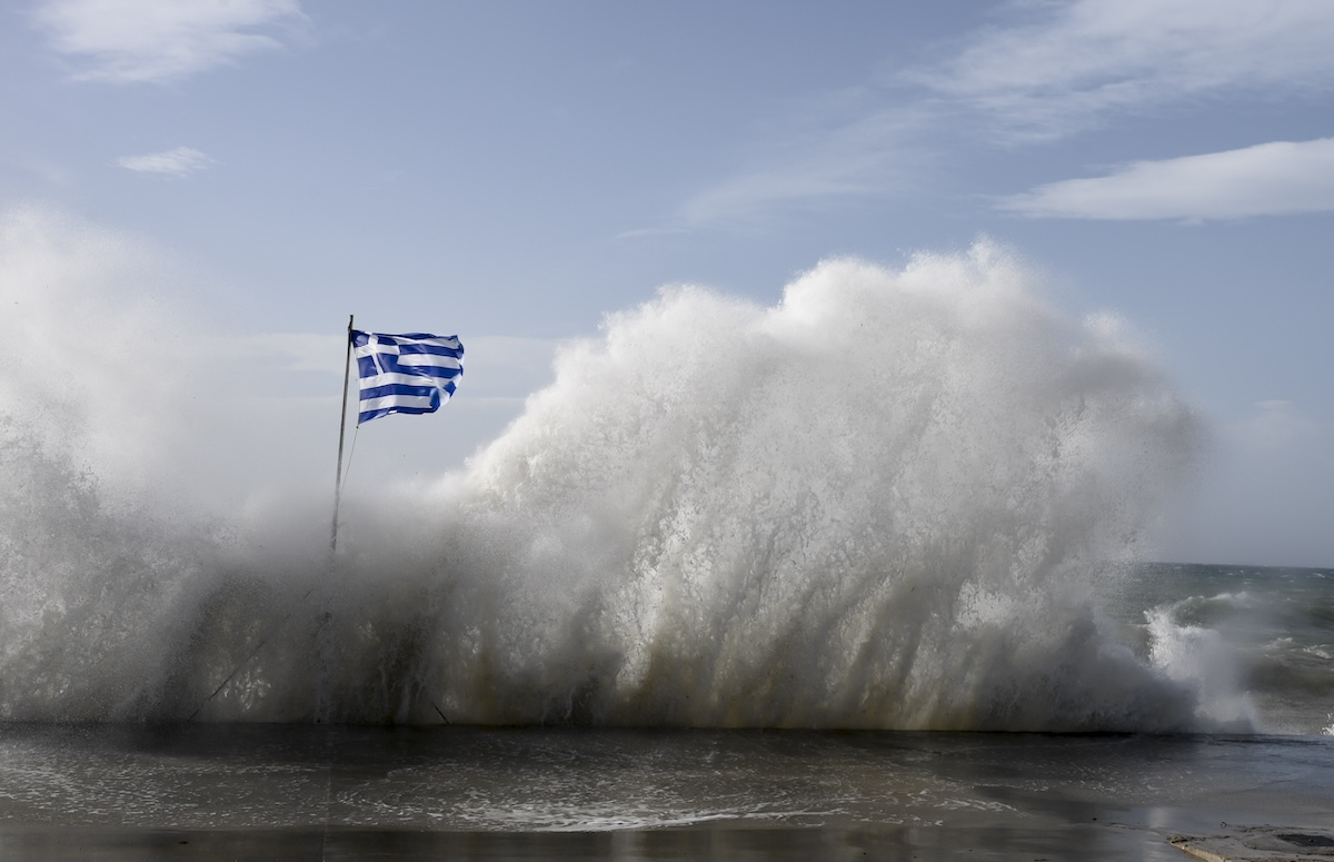 Κακοκαιρία Bettina: Απαγορευτικό απόπλου από Πειραιά και Λαύριο – Στα 10 μποφόρ οι άνεμοι