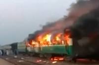 Πακιστάν: Πυρκαγιά σε τρένο - Τουλάχιστον 73 νεκροί (Βίντεο)