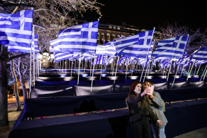 25η Μαρτίου: Οι 200 ελληνικές σημαίες του Συντάγματος - Μαγικές εικόνες
