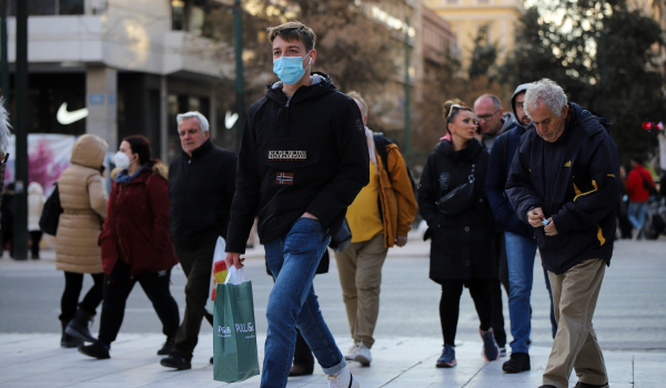 Κορονοϊός: Μάσκες, εμβόλιο και μέτρα πρόληψης συστήνει η ΕΟΔΥ μετά την αύξηση κρουσμάτων