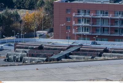 Κορονοϊός - Θεσσαλονίκη: Στήθηκε κινητό νοσοκομείο στο πάρκινγκ του 424 στρατιωτικού (photos)