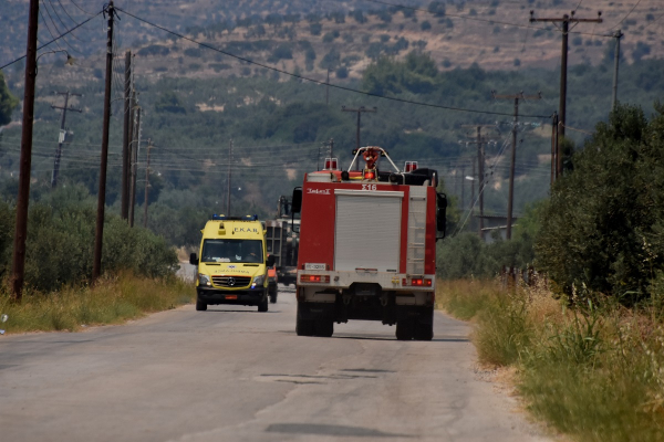 Φωτιές στην Ελλάδα: Ένας πυροσβέστης με κατάγματα - 7 άτομα με αναπνευστικά προβλήματα